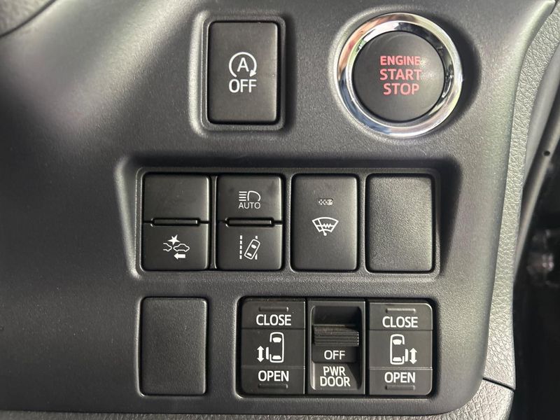 2019 Toyota Voxy DBA-ZRR85W (UW-6a9f7f444d1f5)[25]
