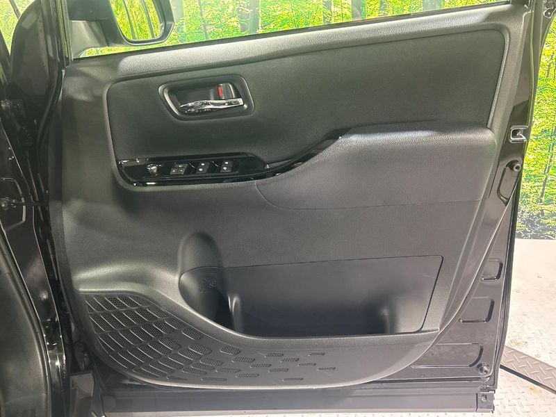 2019 Toyota Voxy DBA-ZRR85W (UW-6a9f7f444d1f5)[23]