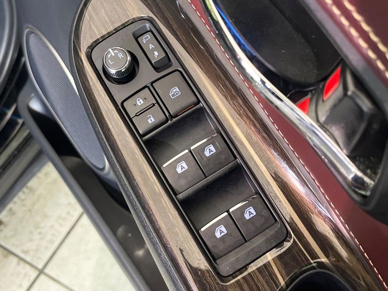2017 Toyota Harrier DBA-ZSU60W (UW-6a9f7f47b0ea8)[24]