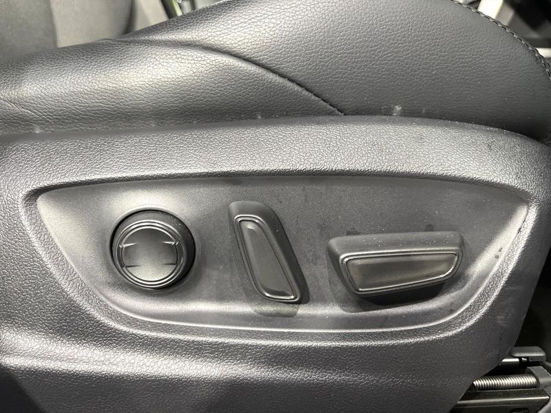 2024 Toyota Corolla Cross 6AA-ZVG13 (UW-6a9f7f50989d2)[25]
