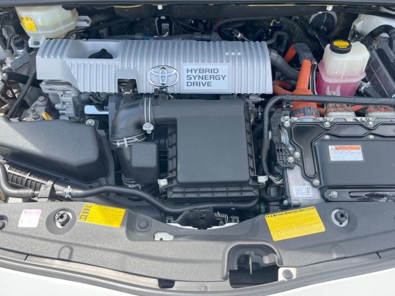 2013 Toyota Prius DAA-ZVW30 (UW-6a9f7f57226cb)[7]