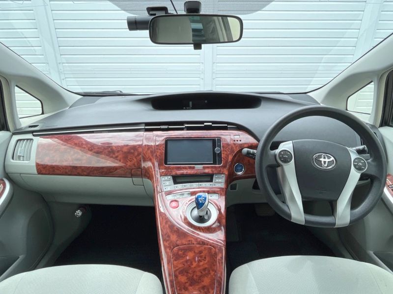 2013 Toyota Prius DAA-ZVW30 (UW-6a9f7f57226cb)[29]
