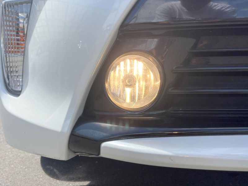 2013 Toyota Prius DAA-ZVW30 (UW-6a9f7f57226cb)[6]