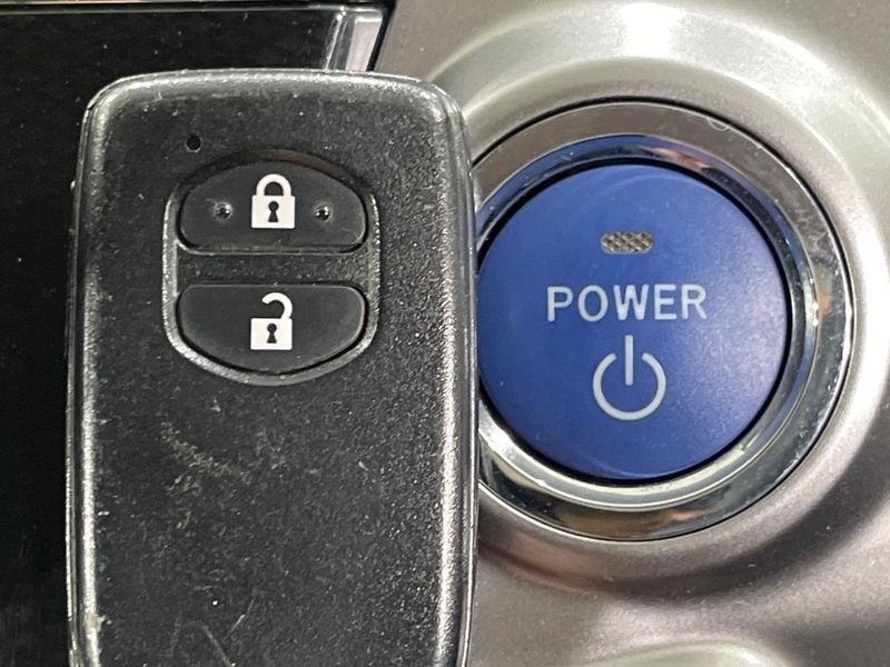 2015 Toyota Prius α DAA-ZVW41W (UW-6a9f7f5e0e1d7)[13]