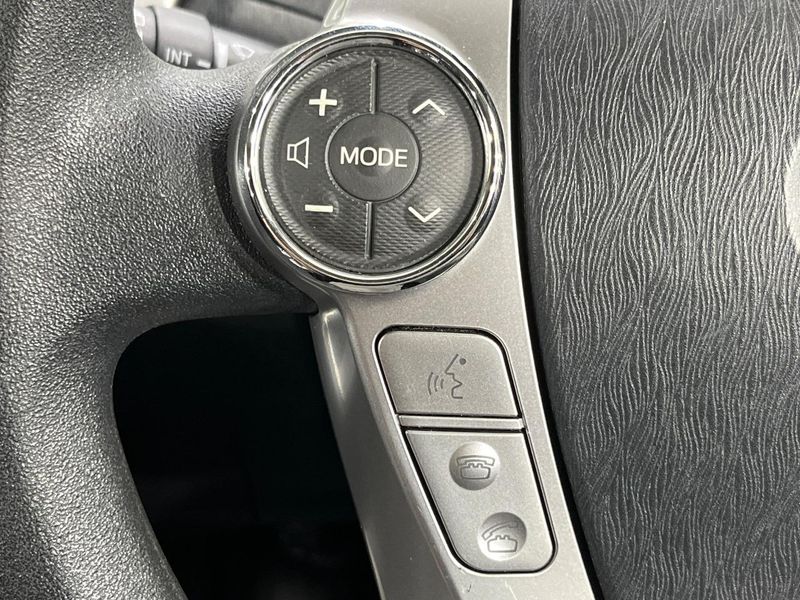 2015 Toyota Prius α DAA-ZVW41W (UW-6a9f7f5e0e1d7)[17]