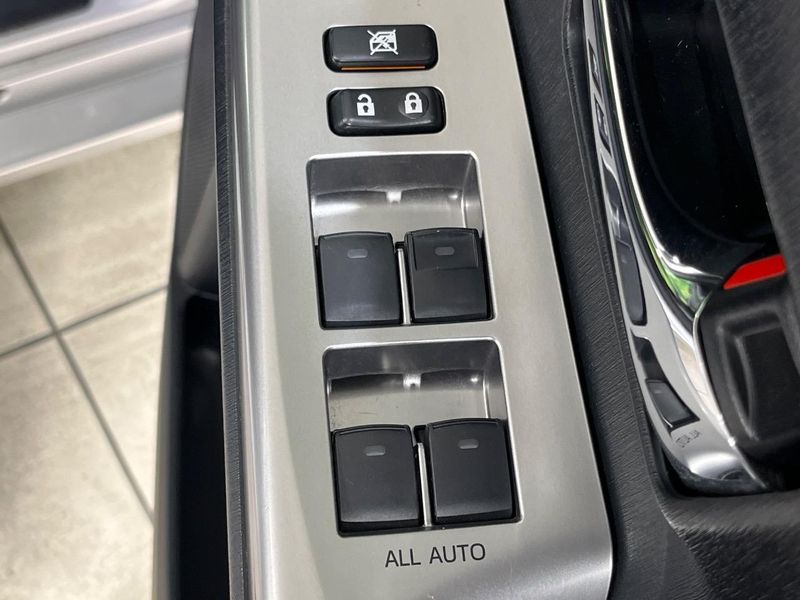 2015 Toyota Prius α DAA-ZVW41W (UW-6a9f7f5e0e1d7)[11]