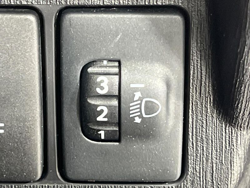 2015 Toyota Prius α DAA-ZVW41W (UW-6a9f7f5e0e1d7)[15]