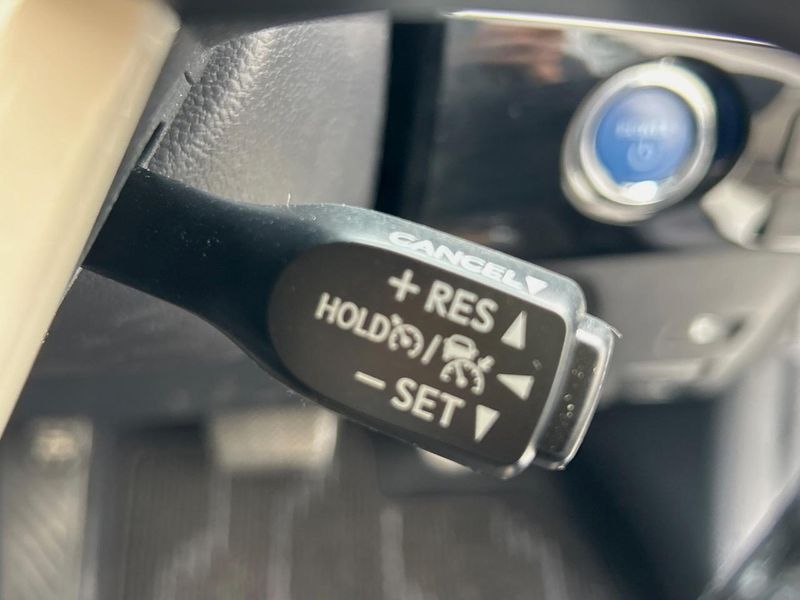 2017 Toyota Prius DAA-ZVW50 (UW-6a9f7f6071615)[16]