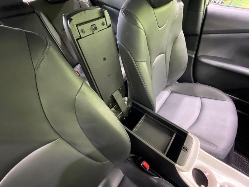 2016 Toyota Prius DAA-ZVW55 (UW-6a9f7f6c2ad5c)[27]