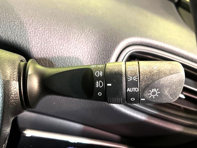 2017 Toyota Prius DAA-ZVW55 (UW-6a9f7f6c951d2)[27]