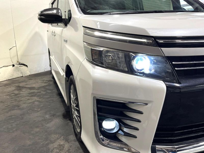 2016 Toyota Voxy DAA-ZWR80W (UW-6a9f7f7678a45)[12]