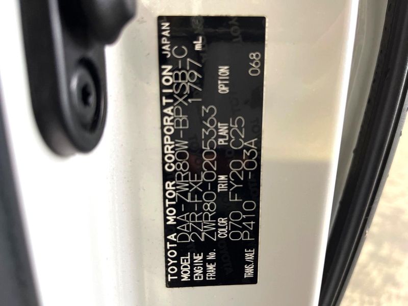 2016 Toyota Voxy DAA-ZWR80W (UW-6a9f7f7678a45)[1]