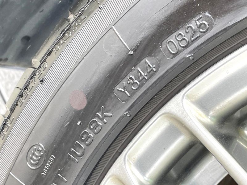 2016 Toyota Voxy DAA-ZWR80W (UW-6a9f7f7680b09)[11]