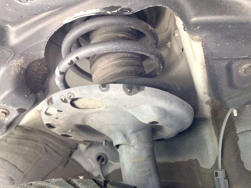 2016 Toyota Voxy DAA-ZWR80W (UW-6a9f7f7680b09)[15]