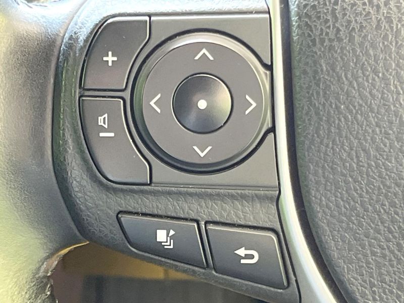 2019 Toyota Noah DAA-ZWR80W (UW-6a9f7f78bbaaa)[23]