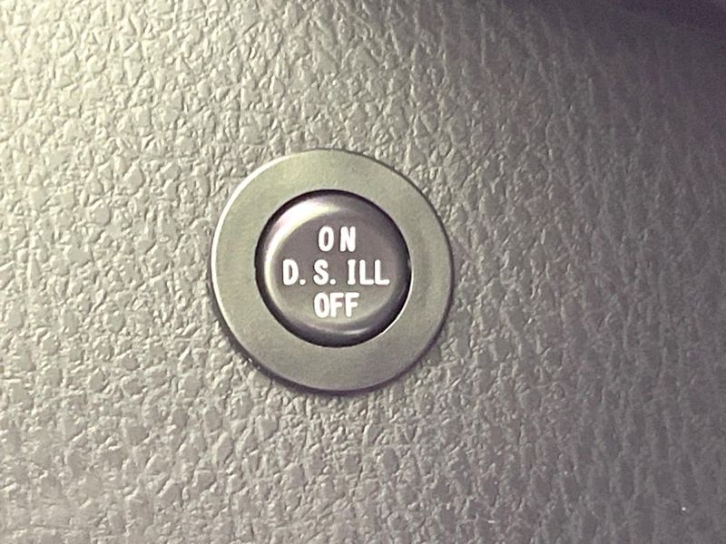 2019 Toyota Noah DAA-ZWR80W (UW-6a9f7f78bbaaa)[20]