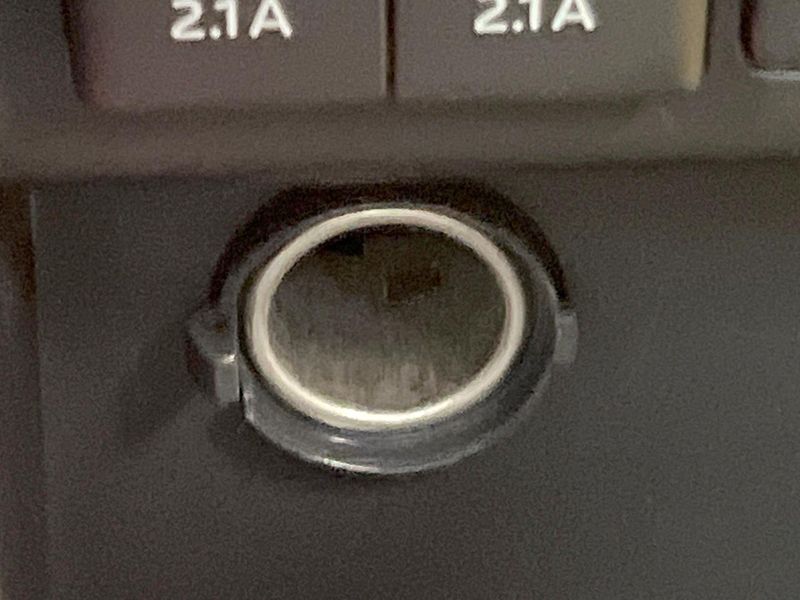 2019 Toyota Noah DAA-ZWR80W (UW-6a9f7f78bbaaa)[27]