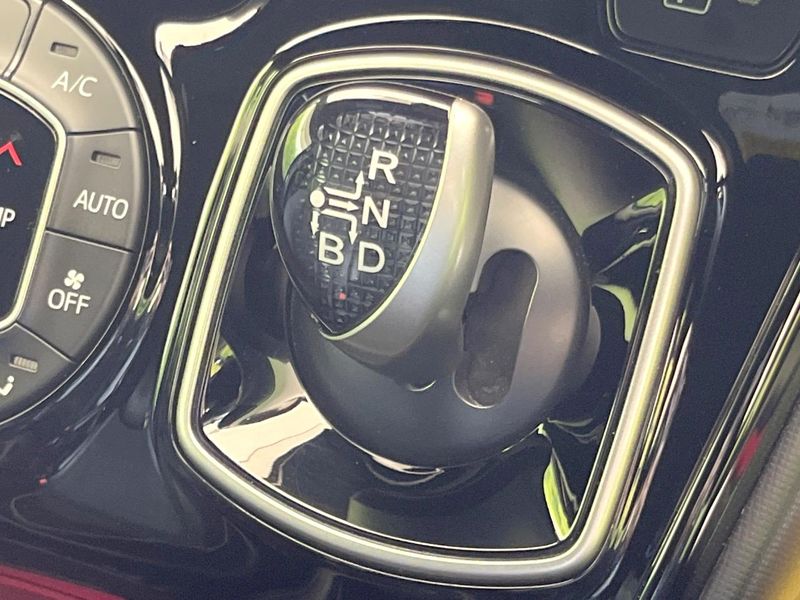2019 Toyota Noah DAA-ZWR80W (UW-6a9f7f78bbaaa)[26]