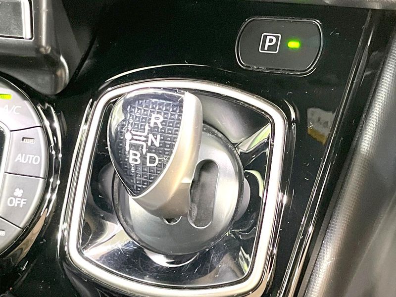 2019 Toyota Noah DAA-ZWR80W (UW-6a9f7f78cac33)[29]