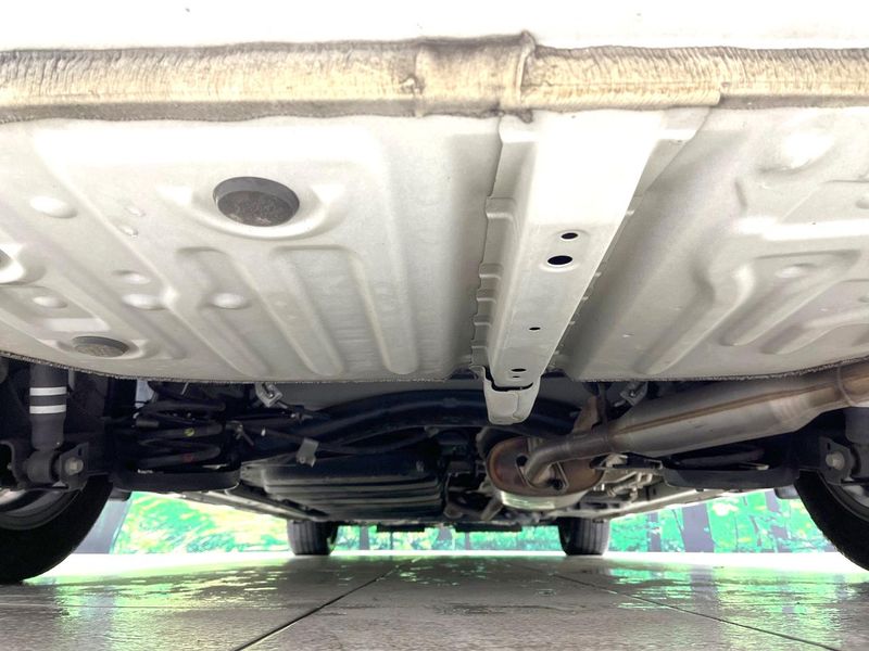 2019 Toyota Noah DAA-ZWR80W (UW-6a9f7f78cac33)[6]