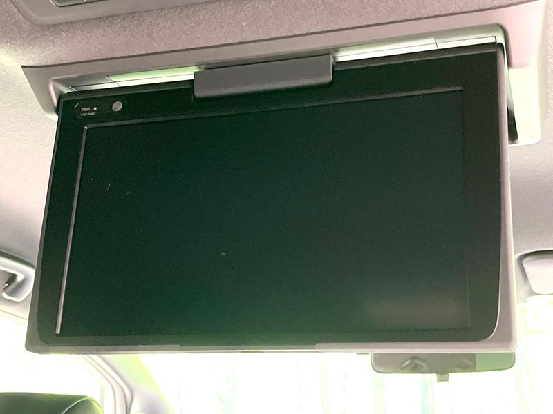 2019 Toyota Noah DAA-ZWR80W (UW-6a9f7f78cac33)[20]