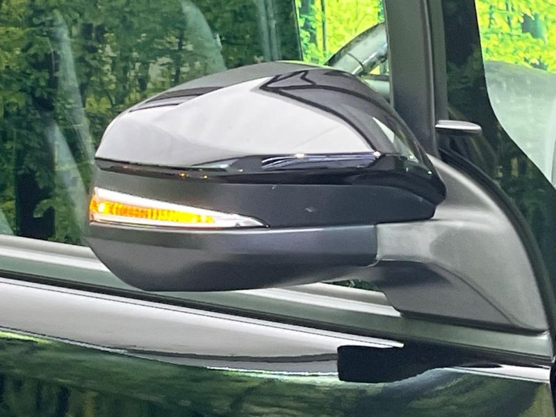 2019 Toyota Noah DAA-ZWR80W (UW-6a9f7f79a746a)[24]
