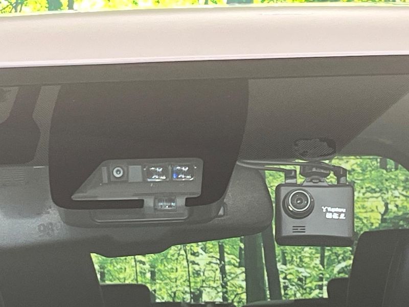 2019 Toyota Esquire DAA-ZWR80G (UW-6a9f7f79e280c)[5]