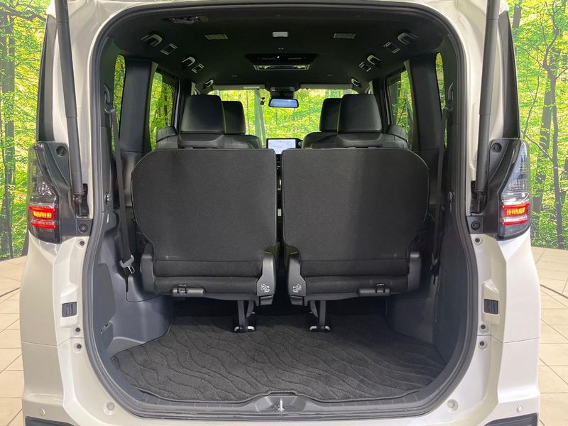 2022 Toyota Voxy 6AA-ZWR90W (UW-6a9f7f7e43f63)[26]