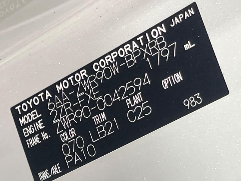 2022 Toyota Voxy 6AA-ZWR90W (UW-6a9f7f7e43f63)[1]