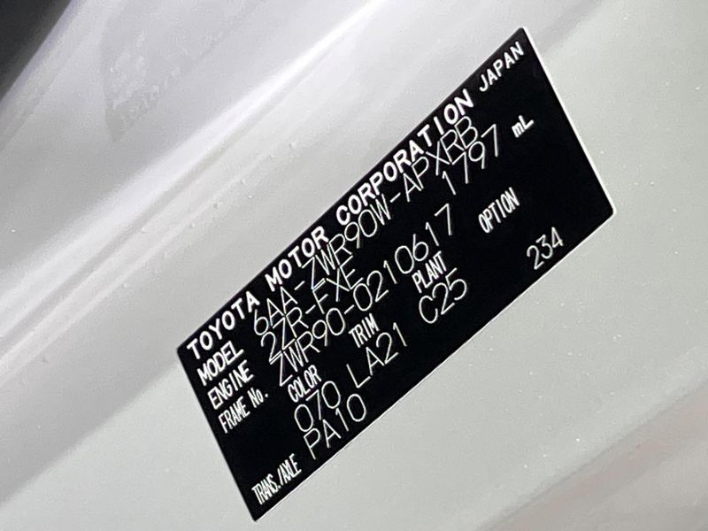 2024 Toyota Noah 6AA-ZWR90W (UW-6a9f7f8653dd5)[1]