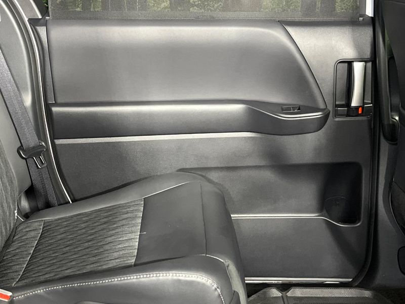 2024 Toyota Noah 6AA-ZWR90W (UW-6a9f7f8653dd5)[16]