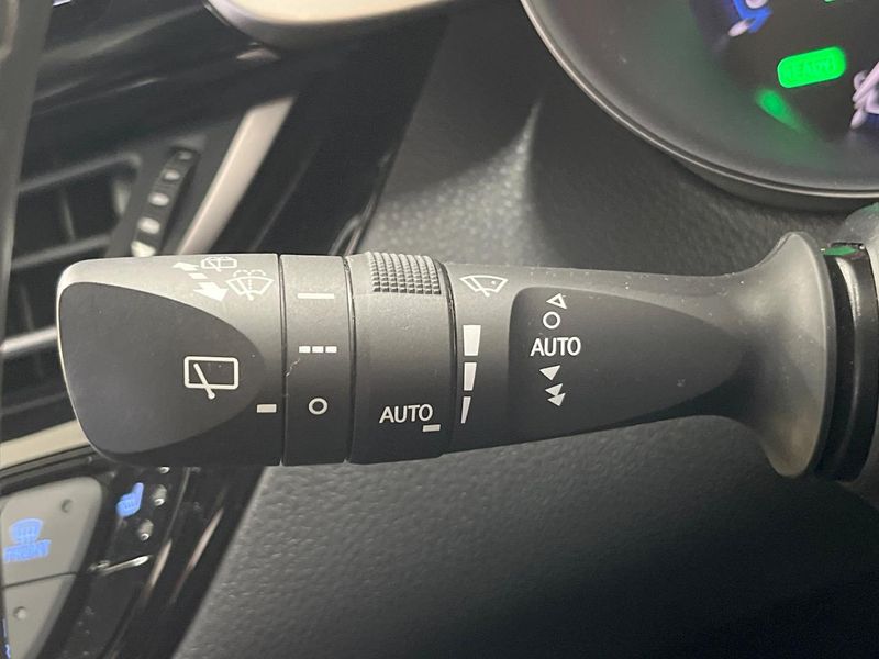 2019 Toyota C-HR DAA-ZYX10 (UW-6a9f7f8f2627d)[17]