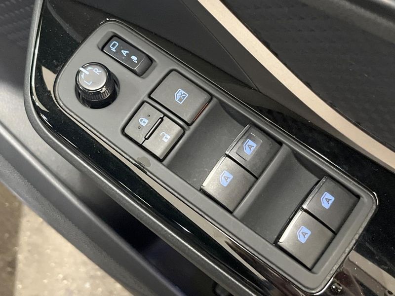2019 Toyota C-HR DAA-ZYX10 (UW-6a9f7f8f2627d)[21]