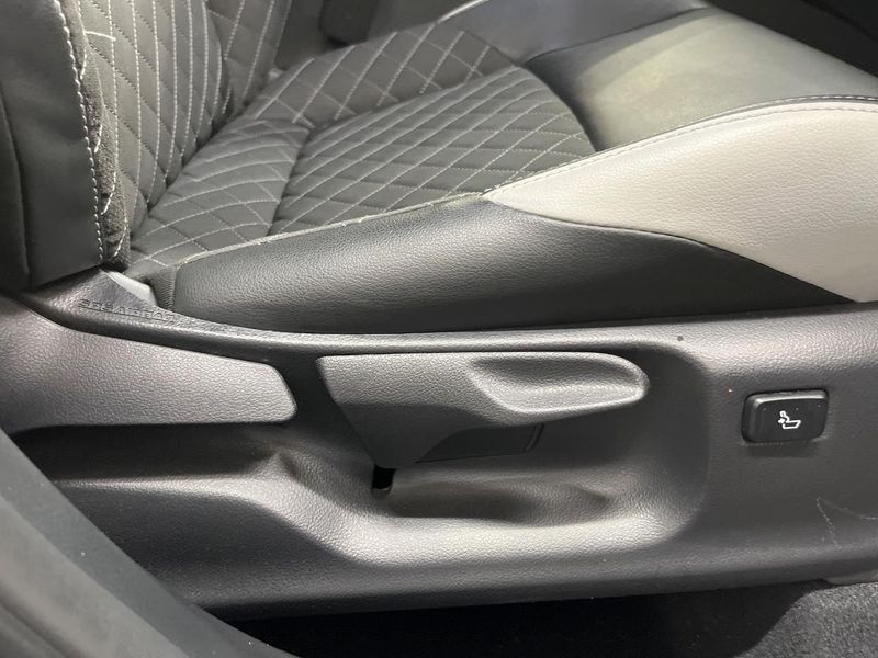 2019 Toyota C-HR DAA-ZYX10 (UW-6a9f7f8f2627d)[22]