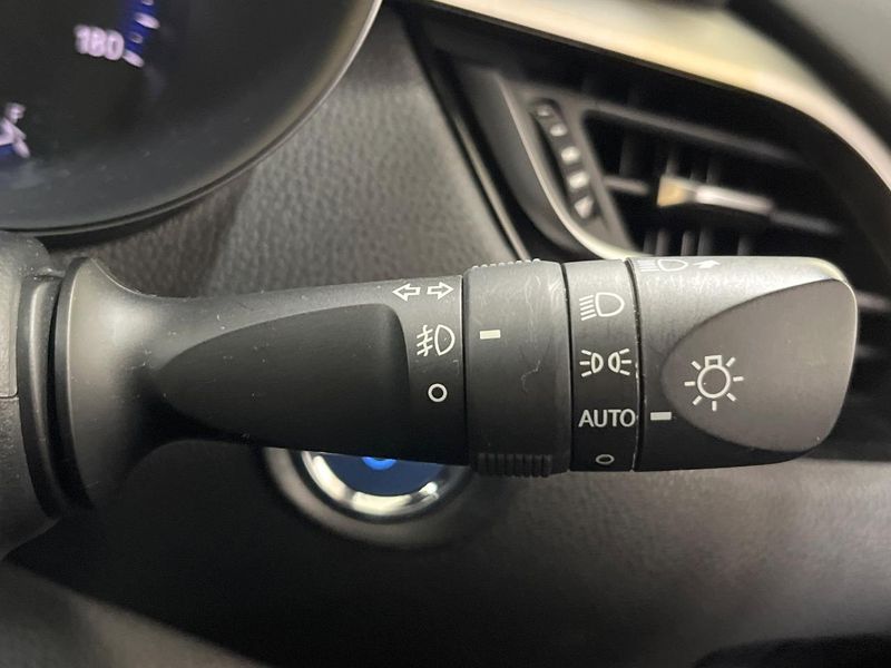2019 Toyota C-HR DAA-ZYX10 (UW-6a9f7f8f2627d)[16]