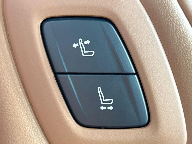 2025 Toyota Vellfire Hybrid 6AA-AAHH40W (UW-6aa0cc99ba271)[18]