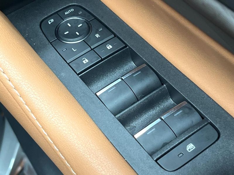 2025 Toyota Vellfire Hybrid 6AA-AAHH45W (UW-6aa0cc9c29715)[27]