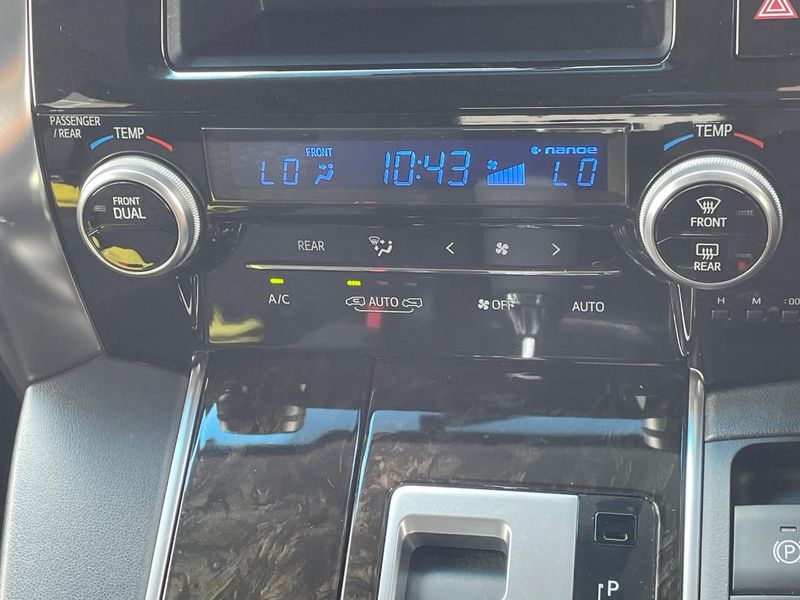 2015 Toyota Vellfire DBA-AGH30W (UW-6aa0cca55049a)[28]