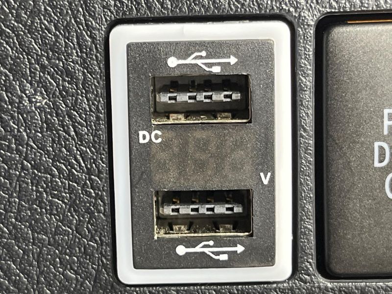 2016 Toyota Vellfire DBA-AGH35W (UW-6aa0ccbf018af)[17]