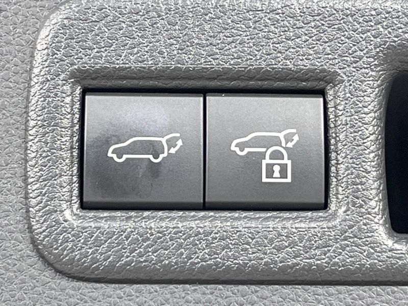 2023 Toyota Harrier Hybrid 6AA-AXUH80 (UW-6aa0cced7c884)[10]