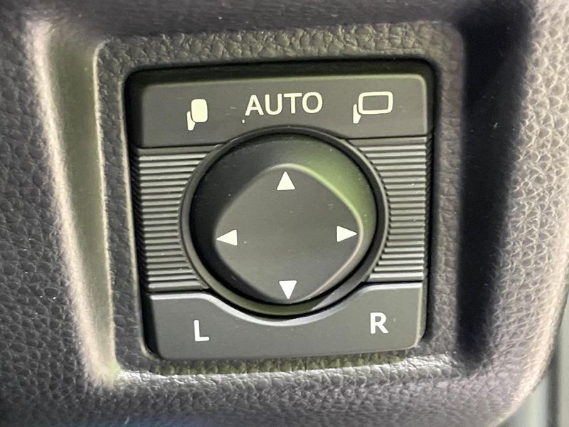 2022 Toyota Crown Hybrid 6AA-AZSH20 (UW-6aa0cd00778e7)[6]