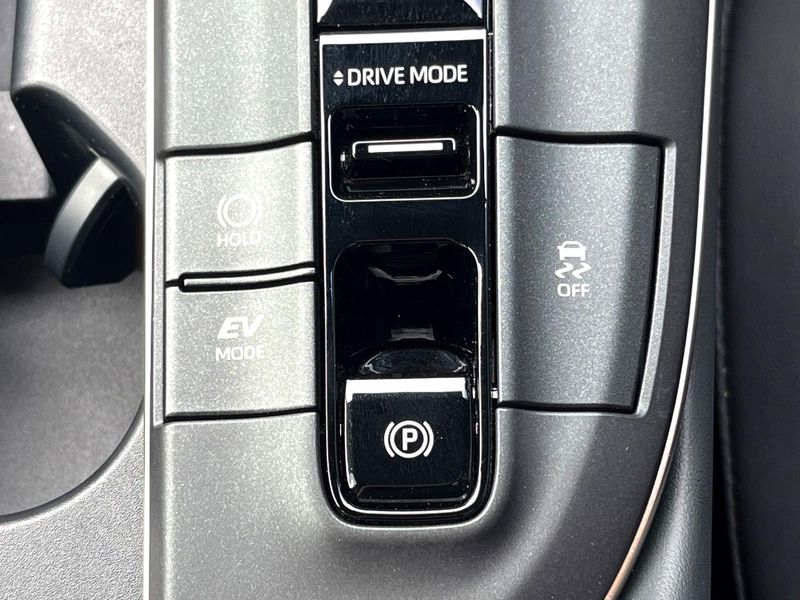 2023 Toyota Crown Crossover 6AA-AZSH35 (UW-6aa0cd01c0cd4)[25]