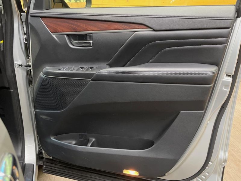 2024 Mitsubishi Delica D:5 3DA-CV1W (UW-6aa0cd500c2e4)[28]