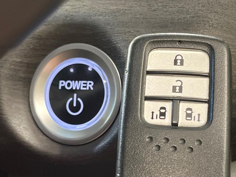 2017 Honda Freed hybrid DAA-GB7 (UW-6aa0cd8648d8d)[6]