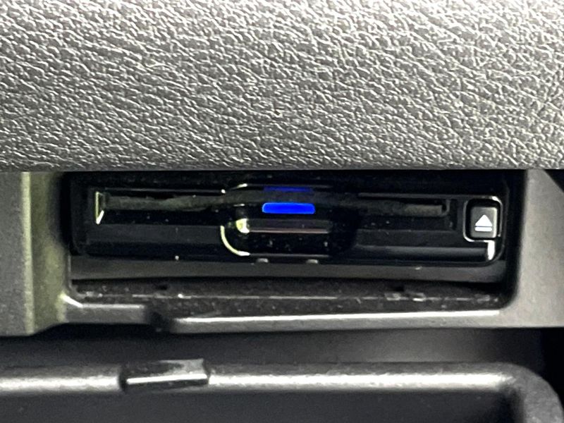 2017 Nissan Serena DAA-GFC27 (UW-6aa0cd96e10e2)[11]
