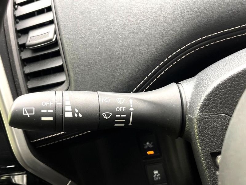2017 Nissan Serena DAA-GFC27 (UW-6aa0cd96e10e2)[15]