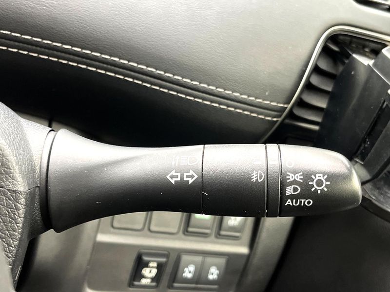 2017 Nissan Serena DAA-GFC27 (UW-6aa0cd96e10e2)[14]