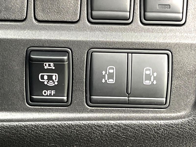 2017 Nissan Serena DAA-GFC27 (UW-6aa0cd96e10e2)[10]