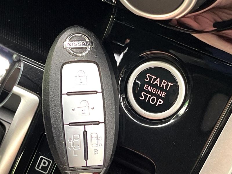 2017 Nissan Serena DAA-GFC27 (UW-6aa0cd96e10e2)[22]