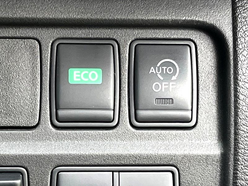 2017 Nissan Serena DAA-GFC27 (UW-6aa0cd96e10e2)[9]